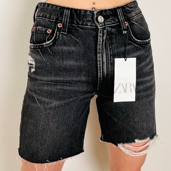 New Zara mid rise loose fit bermuda black washed denim distressed shorts - Picture 4 of 11